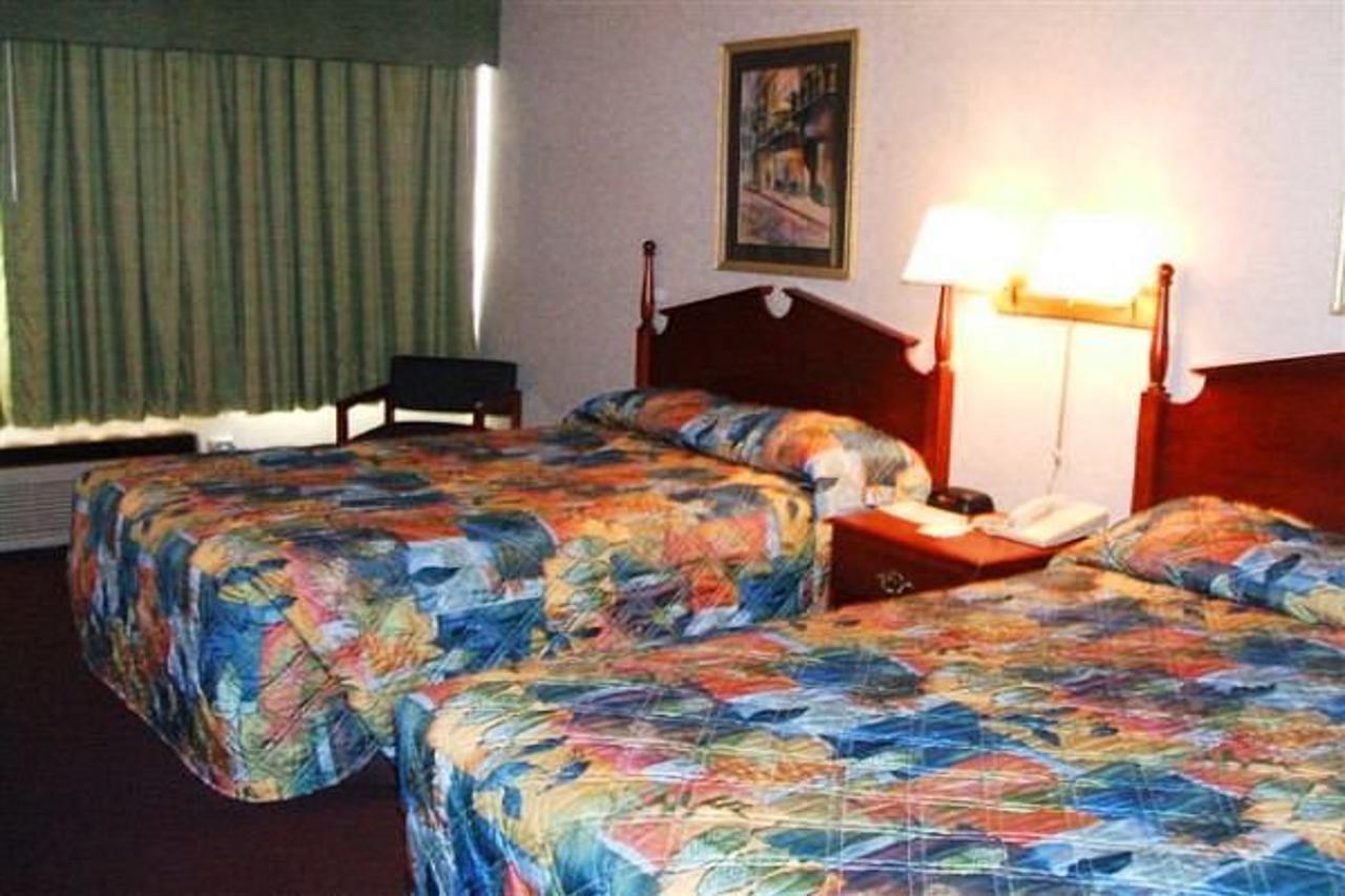 فندق Mount Clemensفي  إيه فيكتوري إن - ماونت كليمينز الغرفة الصورة